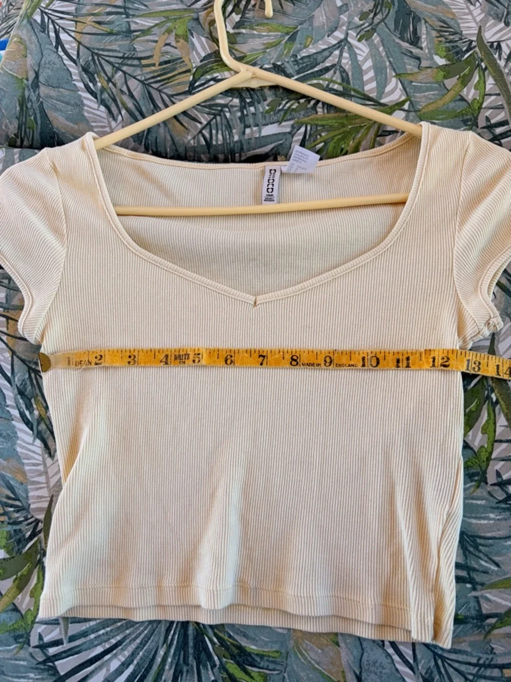 H&M Divided Pale Yellow “Baby Tee” Ribbed Crop Top - Picture 4 of 5
